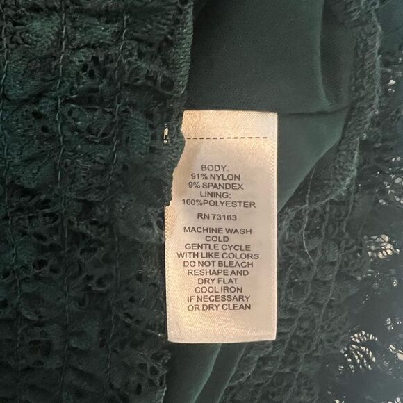 Cable & Gauge Long Sleeve Lace Overlay Top - Picture 4 of 6